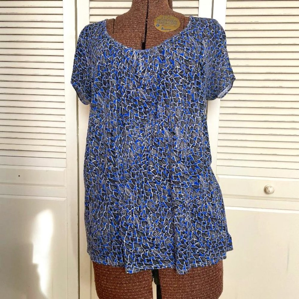 Tahari Pleated Neck Short Sleeve Top Women's L